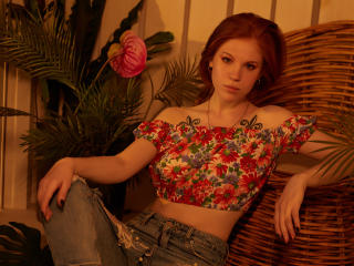 Picture of the sexy profile of FionaPlayful, for a very hot webcam live show !