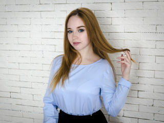 SharronLovely - Web cam intime avec cette éblouissante jeune model bien roulée européenne sur le service XLove.com 